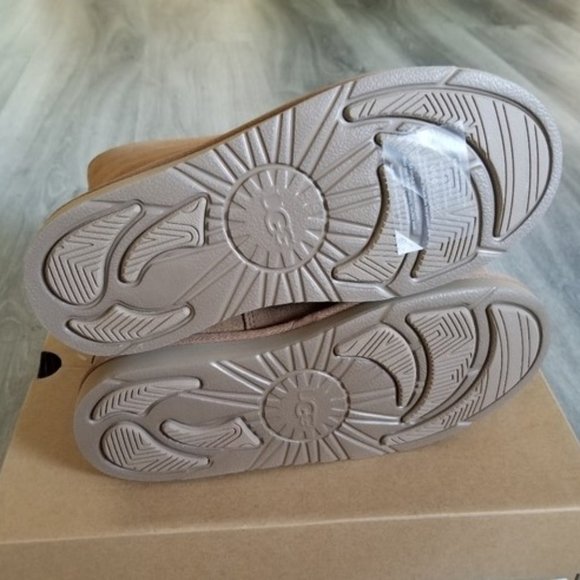 UGG Celvin Chestnut Winter Boots Women's 8 - Picture 6 of 6